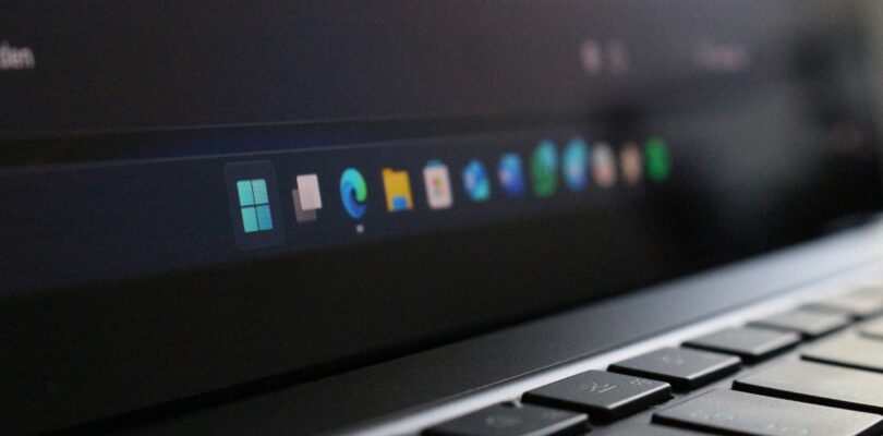 Microsoft finalmente está arreglando el modo oscuro en Windows 11