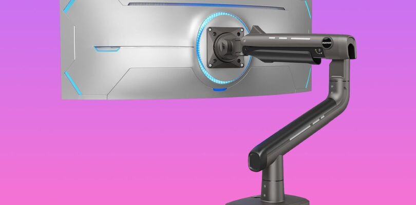 Reclamar algo de espacio de escritorio con un gran descuento en un soporte de monitor de servicio pesado, perfecto para pantallas ultraes