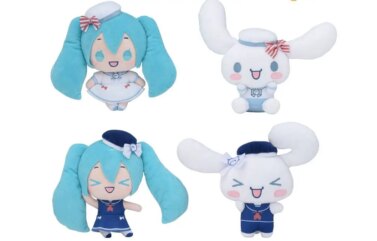 Hatsune Miku Cinnamoroll Plush usa uniformes de marinero