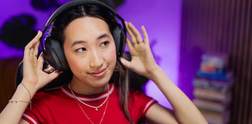 Logitech Dispara auriculares de juegos inalámbricos Lightspeed y teclado analógico