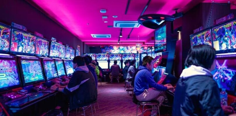 El arte de la anticipación: psicología del juego UX compartida por casinos y consolas