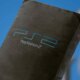 La réplica de peluche de PS2 es más grande que la consola real